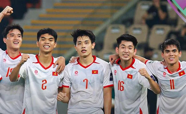 Biểu tượng khóa an toàn và nhân viên hỗ trợ khách hàng 24/7 của i9bet141 iOS